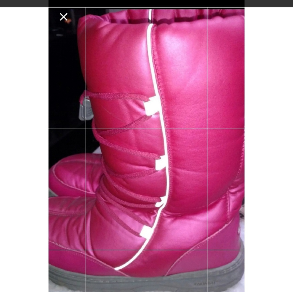 Like new Khombu moon boots 9